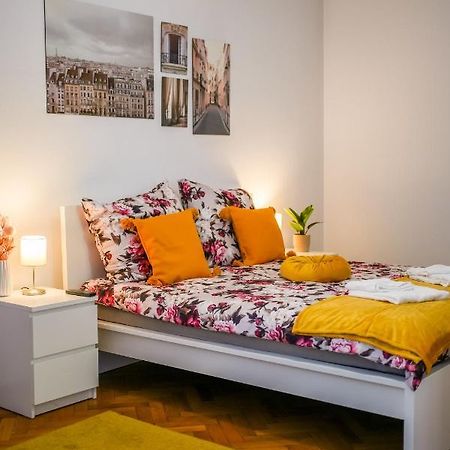 Ultracentral Golden Gatehouse 3 Bdrm Букурещ Екстериор снимка