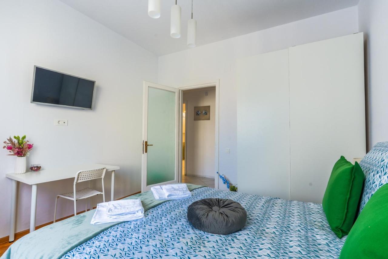 Ultracentral Golden Gatehouse 3 Bdrm Букурещ Екстериор снимка