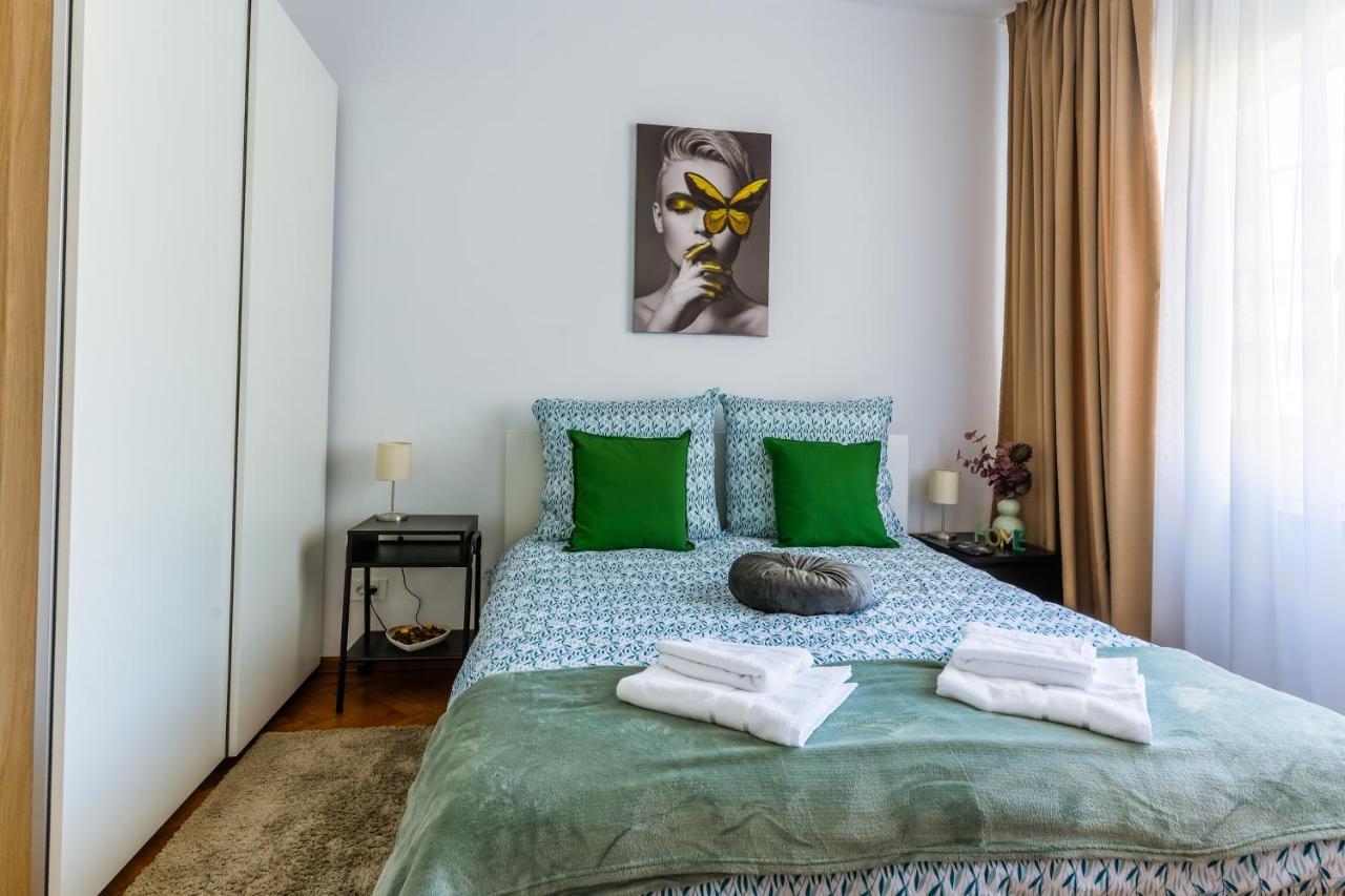 Ultracentral Golden Gatehouse 3 Bdrm Букурещ Екстериор снимка