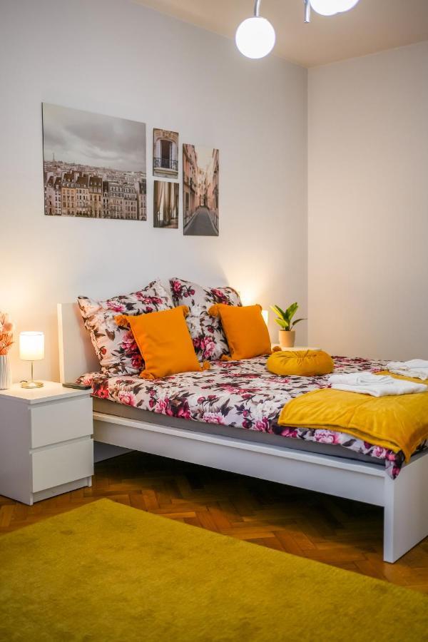 Ultracentral Golden Gatehouse 3 Bdrm Букурещ Екстериор снимка