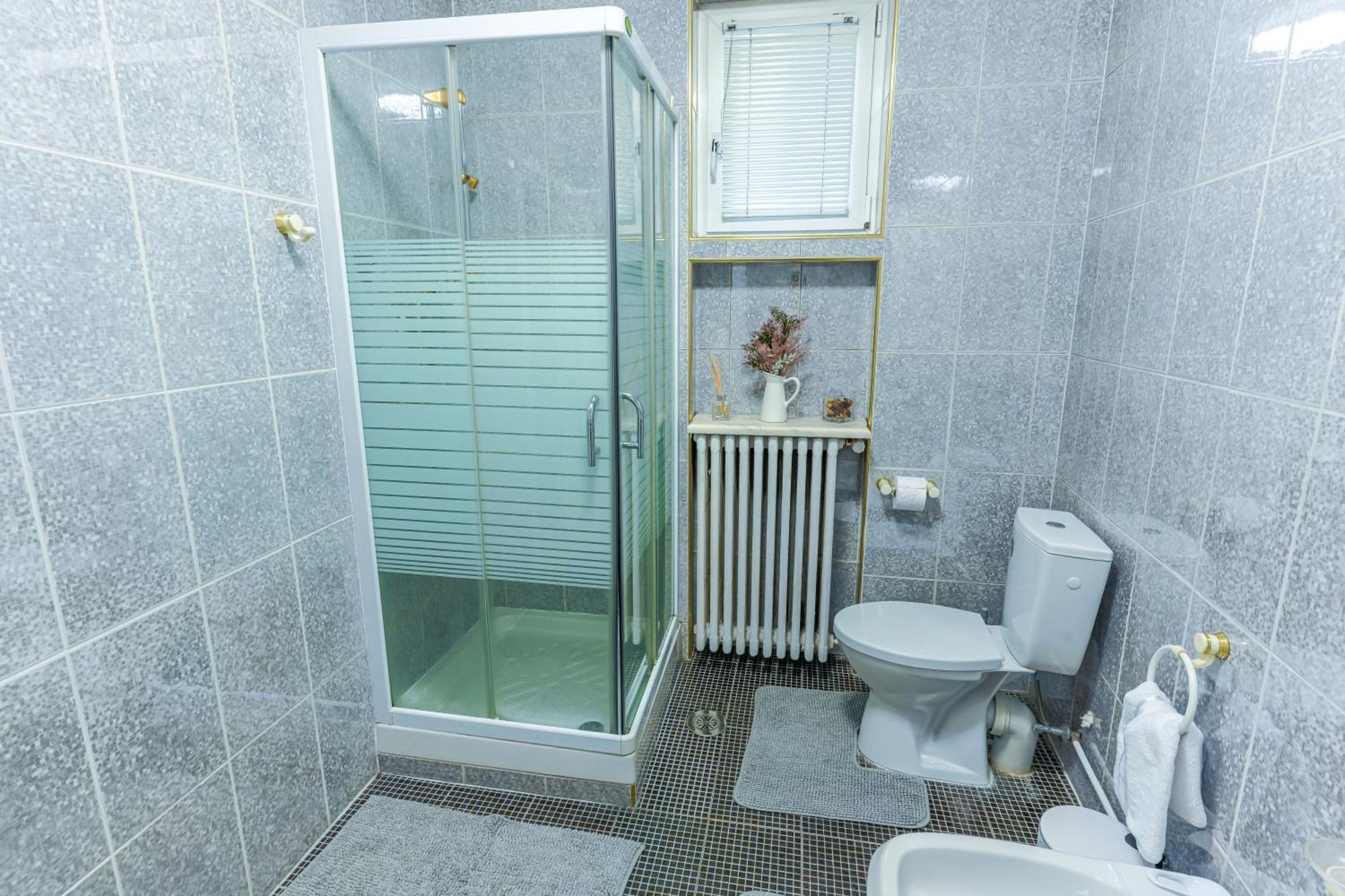 Ultracentral Golden Gatehouse 3 Bdrm Букурещ Екстериор снимка