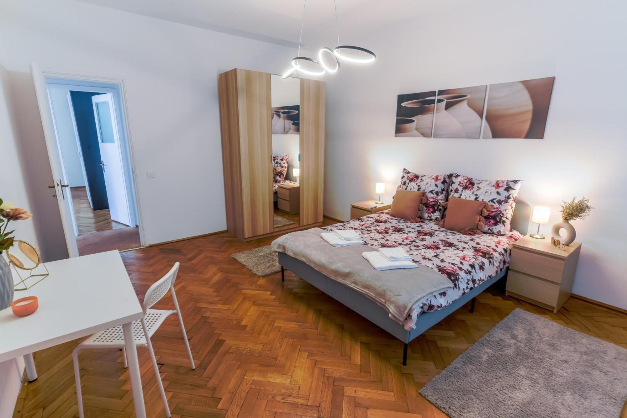 Ultracentral Golden Gatehouse 3 Bdrm Букурещ Екстериор снимка