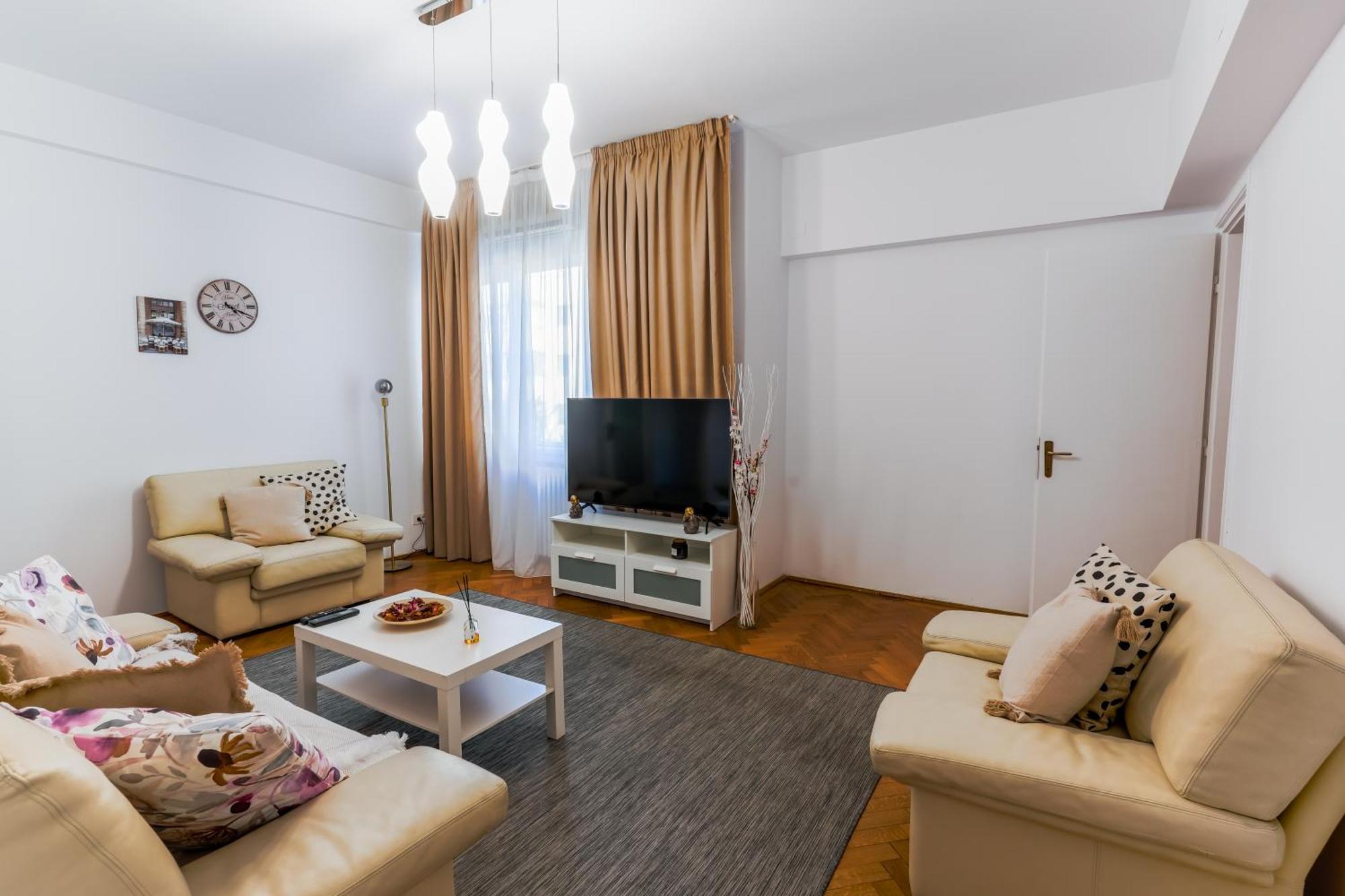Ultracentral Golden Gatehouse 3 Bdrm Букурещ Екстериор снимка