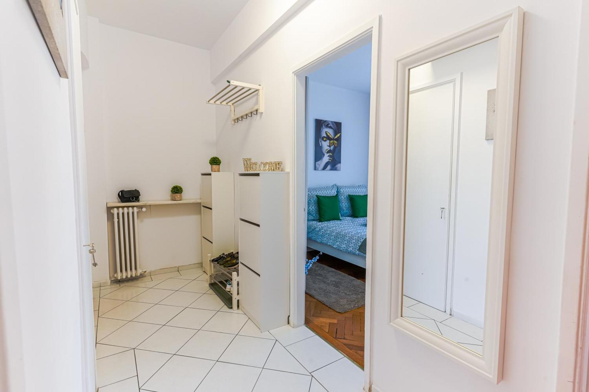 Ultracentral Golden Gatehouse 3 Bdrm Букурещ Екстериор снимка