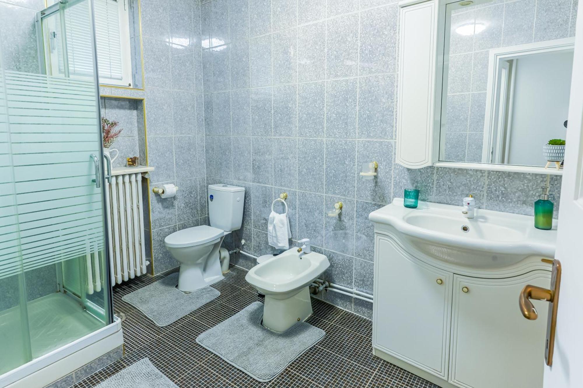 Ultracentral Golden Gatehouse 3 Bdrm Букурещ Екстериор снимка